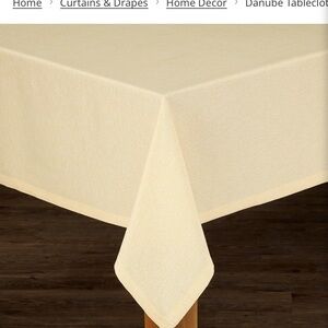 Pale yellow tablecloth oblong perfect condition 72 x 145